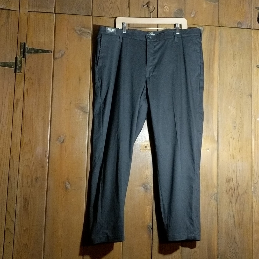 NWT Lee Men's Total Freedom Relaxed Fit Pants, 40W